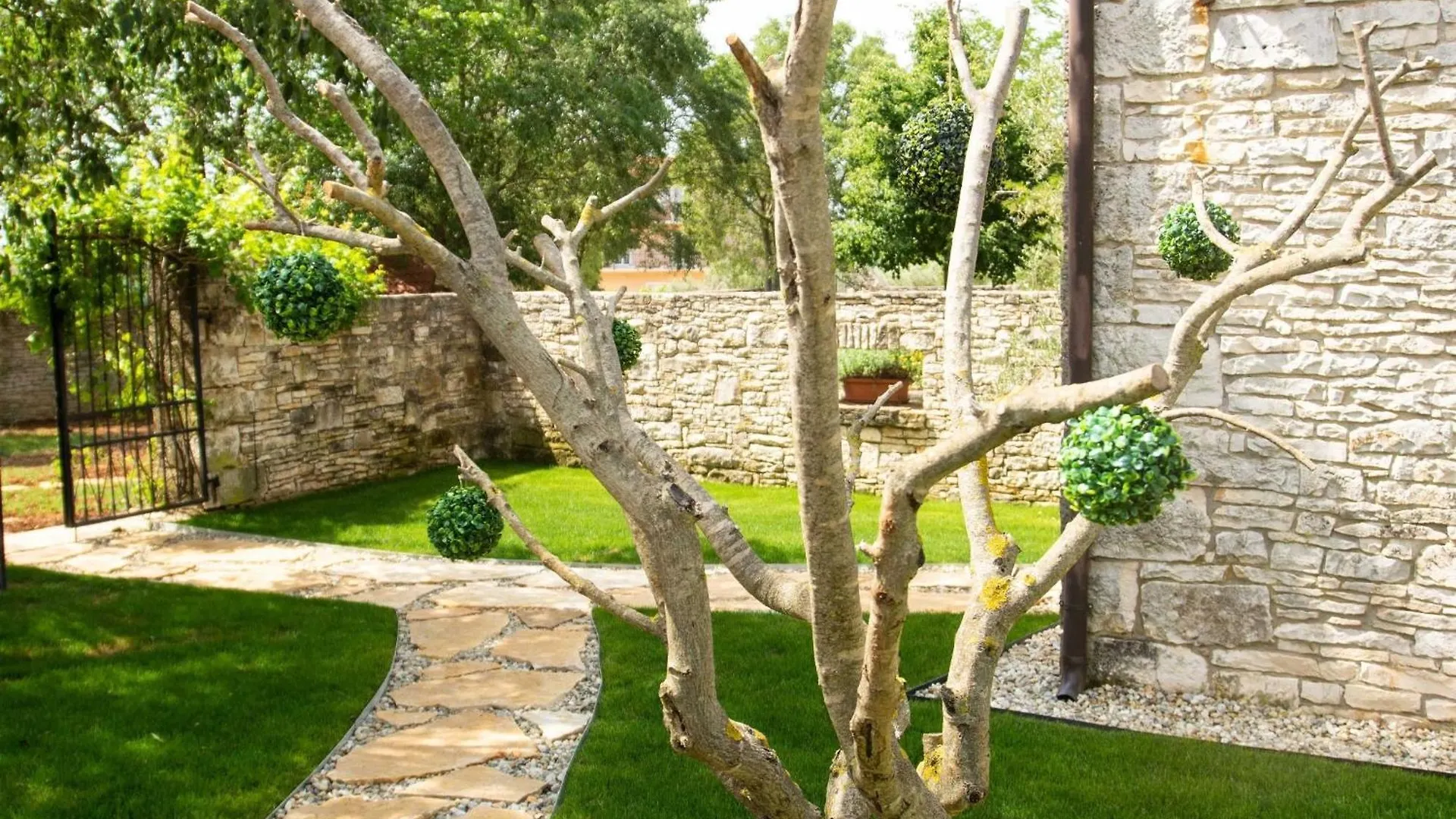 The Poolside Stone House In Bale Villa 0*,  Croatia