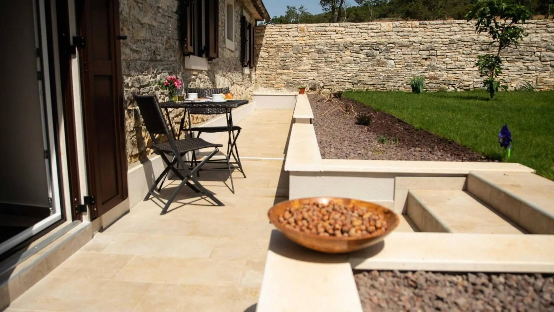 Hébergement de vacances Villa The Poolside Stone House In Bale