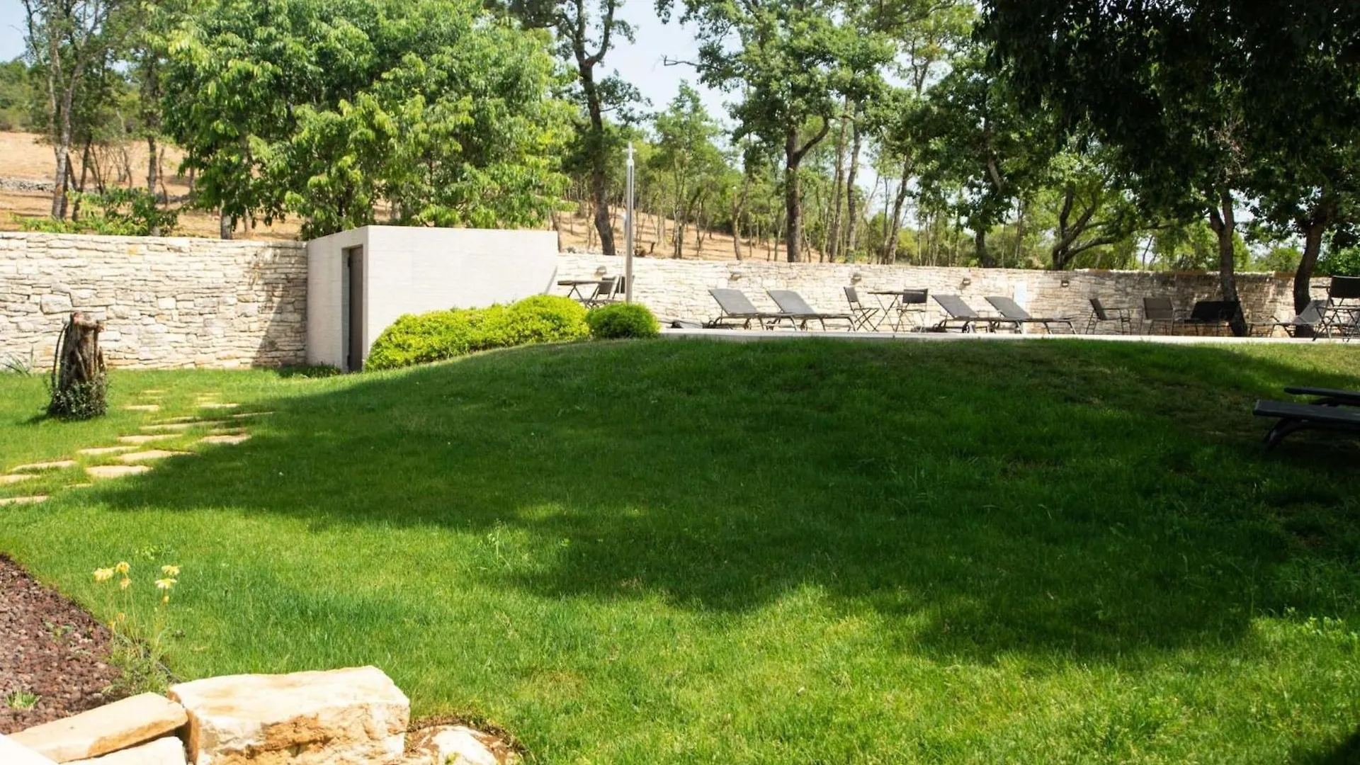 Hébergement de vacances Villa The Poolside Stone House In Bale